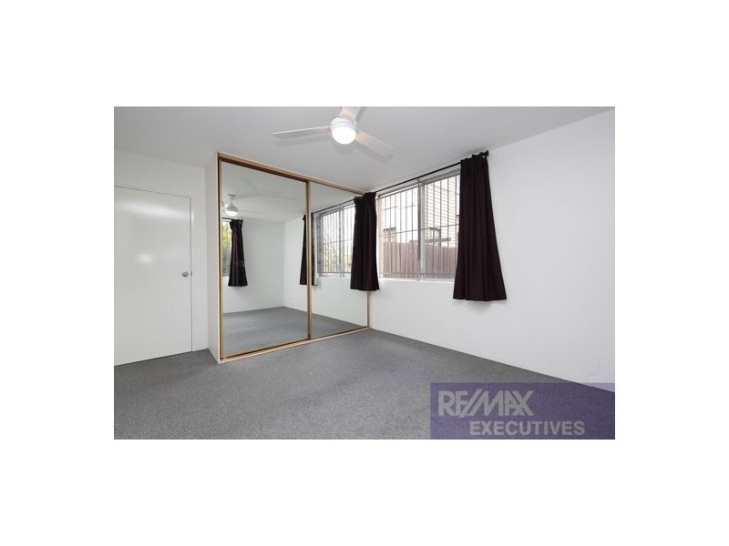 2/772 Logan Road, Holland Park QLD 4121