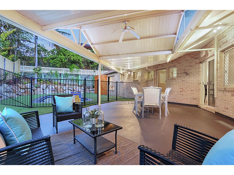 16 Piccadilly Place, Carindale QLD 4152