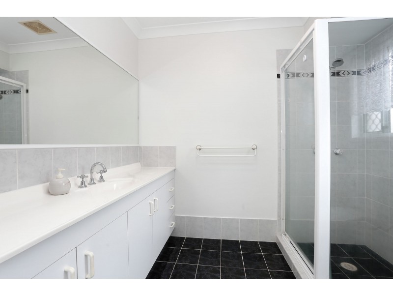 80 The Village Avenue, Coopers Plains QLD 4108