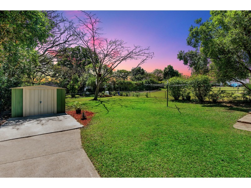 218 Beddoes Street, Holland Park QLD 4121