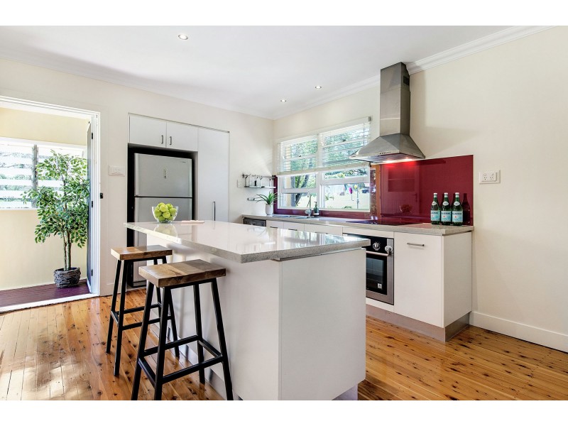 218 Beddoes Street, Holland Park QLD 4121