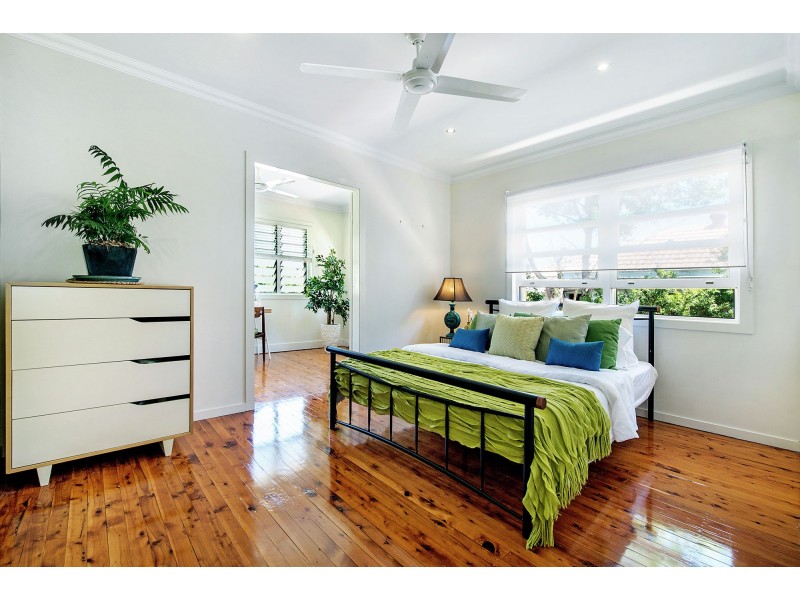 218 Beddoes Street, Holland Park QLD 4121