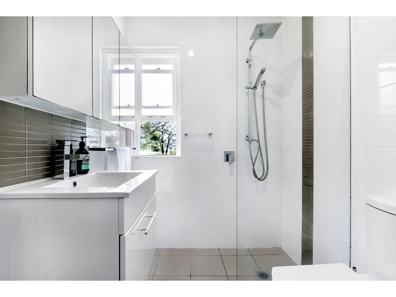 218 Beddoes Street, Holland Park QLD 4121