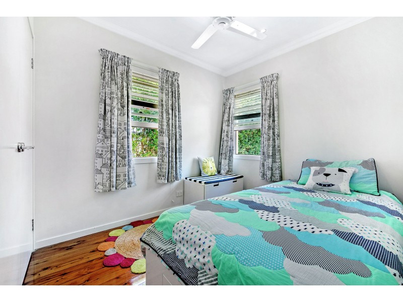 218 Beddoes Street, Holland Park QLD 4121