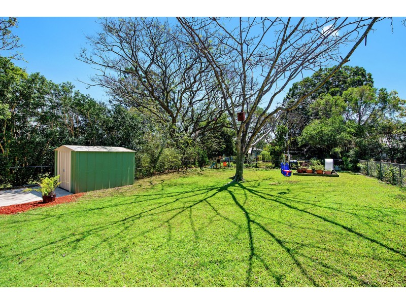 218 Beddoes Street, Holland Park QLD 4121