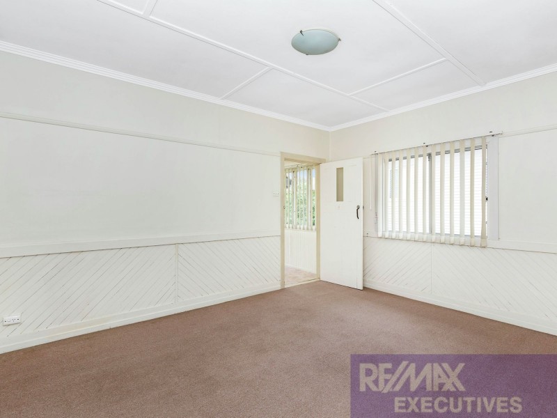 11 Dobbie Street, Holland Park QLD 4121