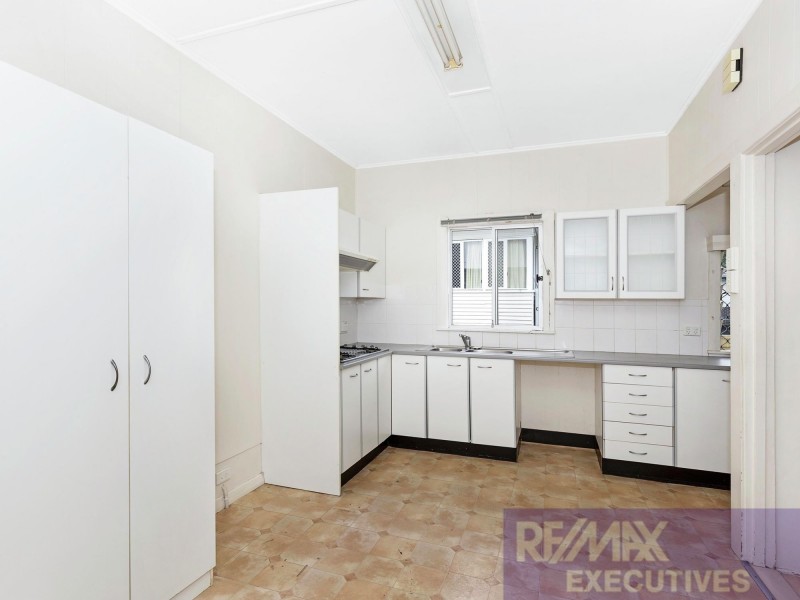 11 Dobbie Street, Holland Park QLD 4121