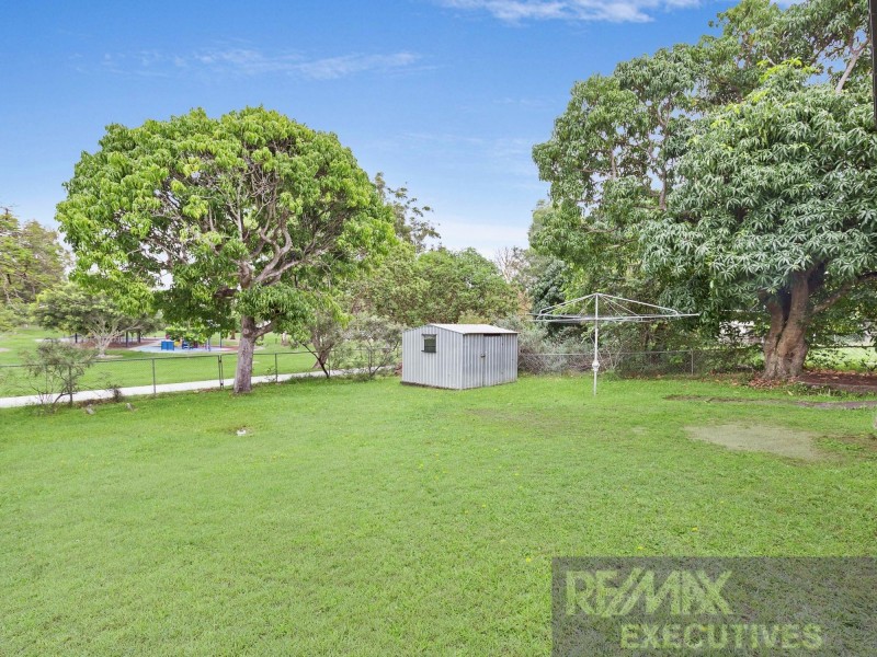 11 Dobbie Street, Holland Park QLD 4121