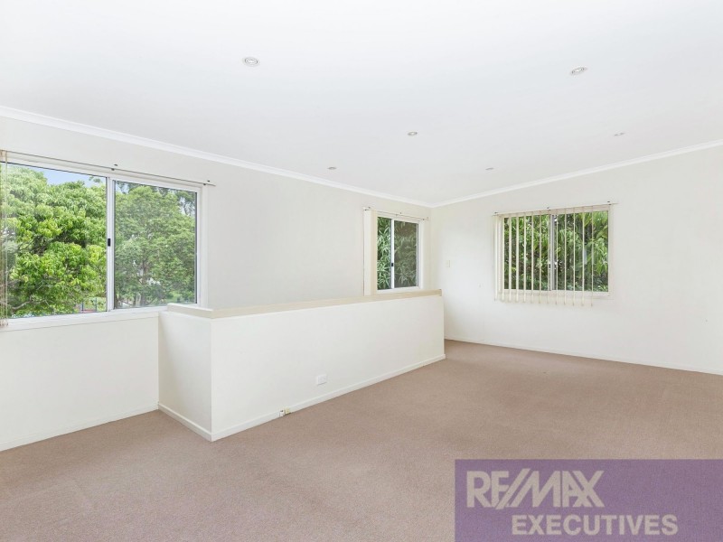 11 Dobbie Street, Holland Park QLD 4121