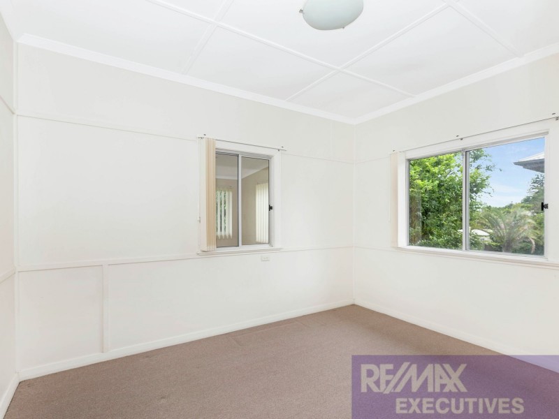 11 Dobbie Street, Holland Park QLD 4121