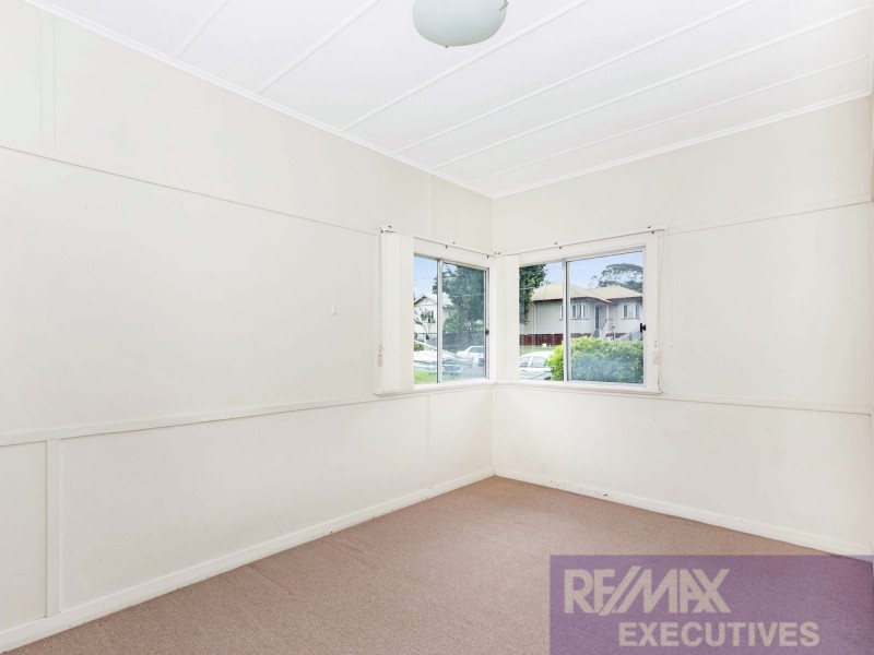 11 Dobbie Street, Holland Park QLD 4121