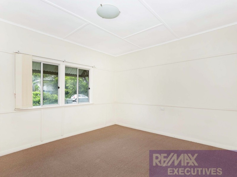 11 Dobbie Street, Holland Park QLD 4121