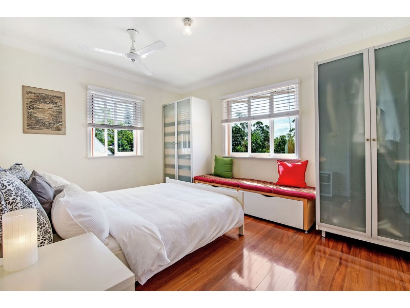 52 Brodie Street, Holland Park West QLD 4121