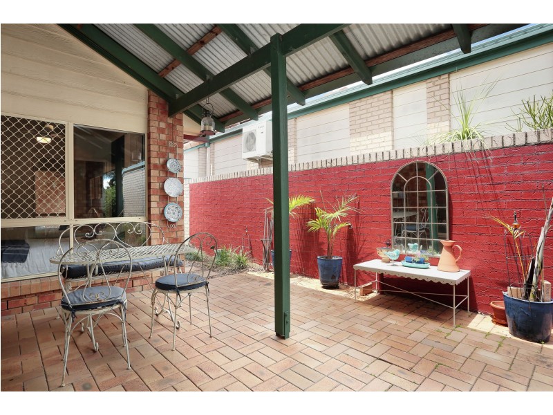 8 Appleyard Crescent, Coopers Plains QLD 4108