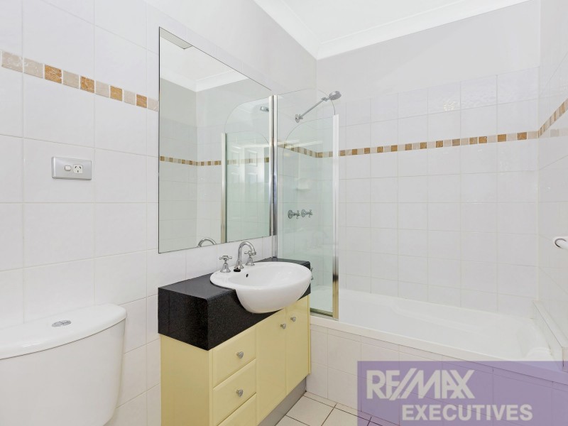 2/3 Shottery Street, Yeronga QLD 4104