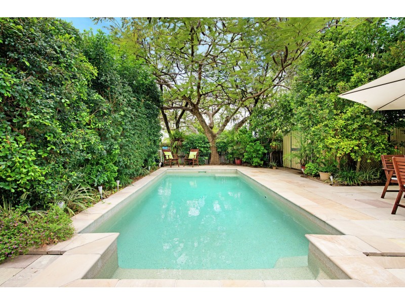 1 Kurts Street, Holland Park West QLD 4121