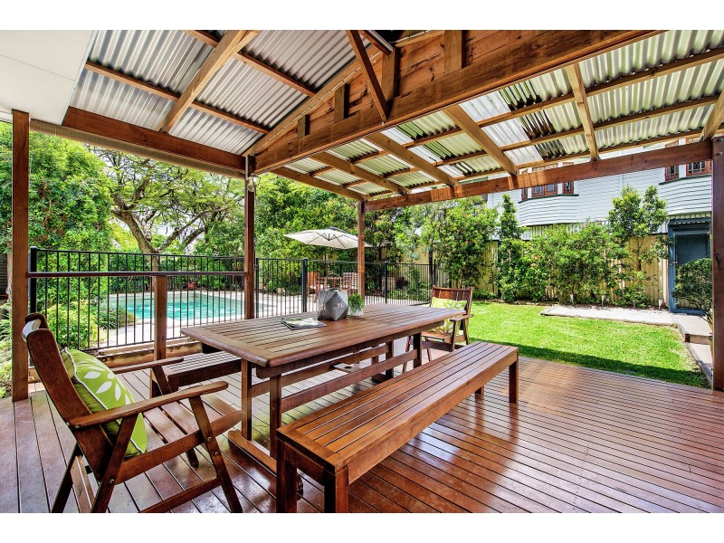 1 Kurts Street, Holland Park West QLD 4121