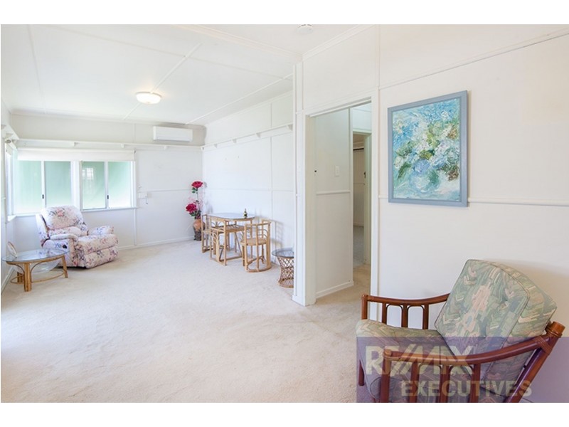 2 Fry Street, Holland Park QLD 4121