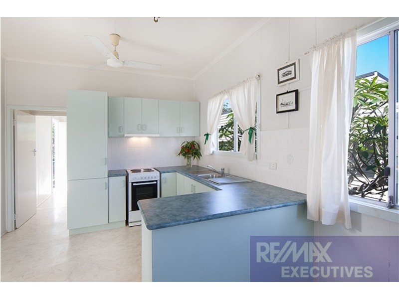 2 Fry Street, Holland Park QLD 4121
