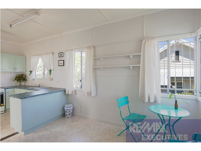 2 Fry Street, Holland Park QLD 4121