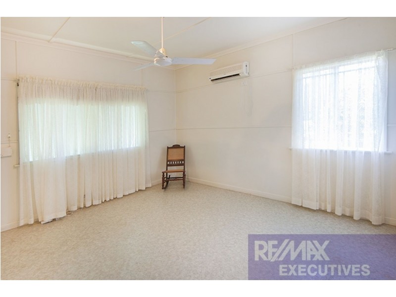 2 Fry Street, Holland Park QLD 4121