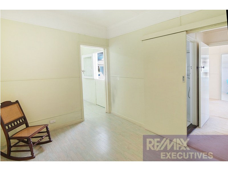 2 Fry Street, Holland Park QLD 4121