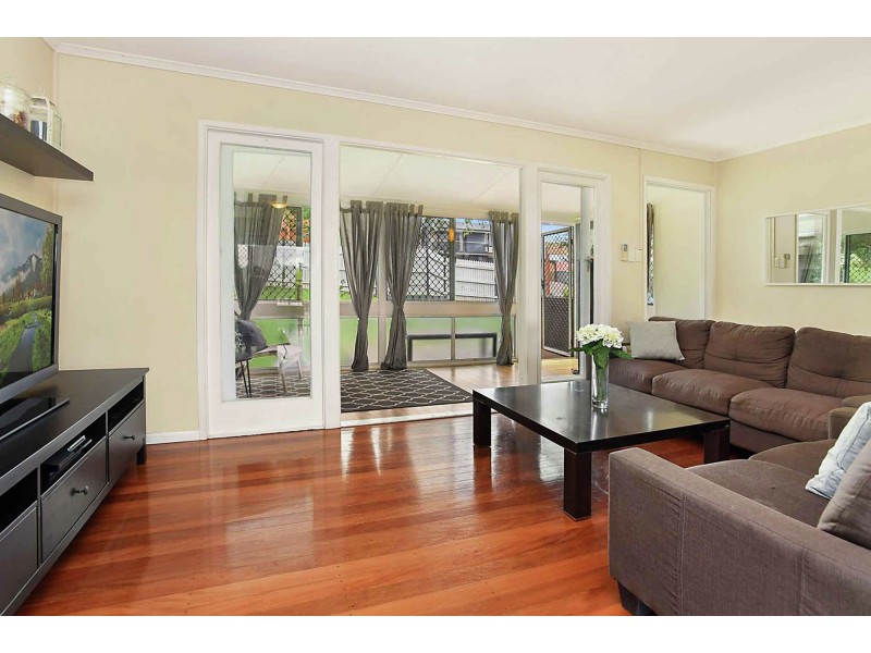 79 Mingera Street, Mansfield QLD 4122