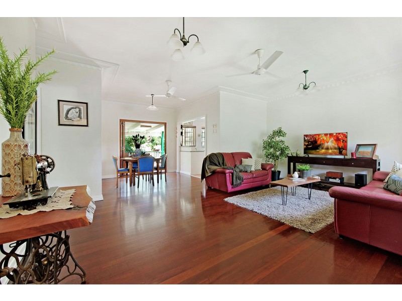 49 Framont Avenue, Holland Park QLD 4121