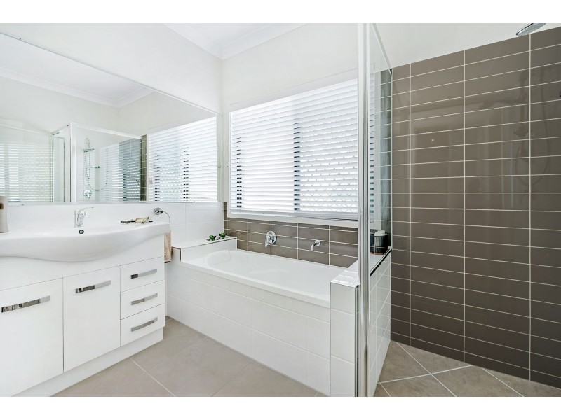 48 Parkland Drive, Springfield Lakes QLD 4300