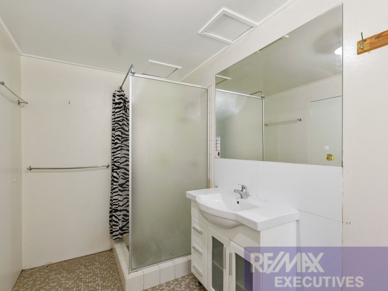 C-1035 Logan Road, Holland Park QLD 4121