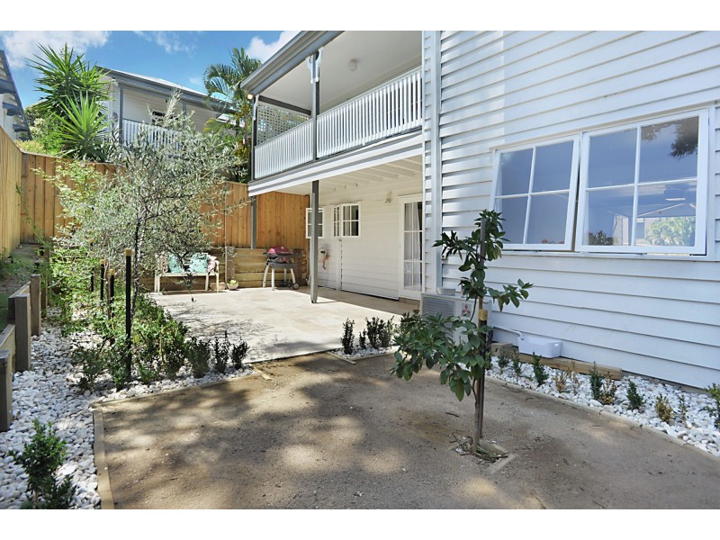 2/18 Raff Ave, Holland Park QLD 4121