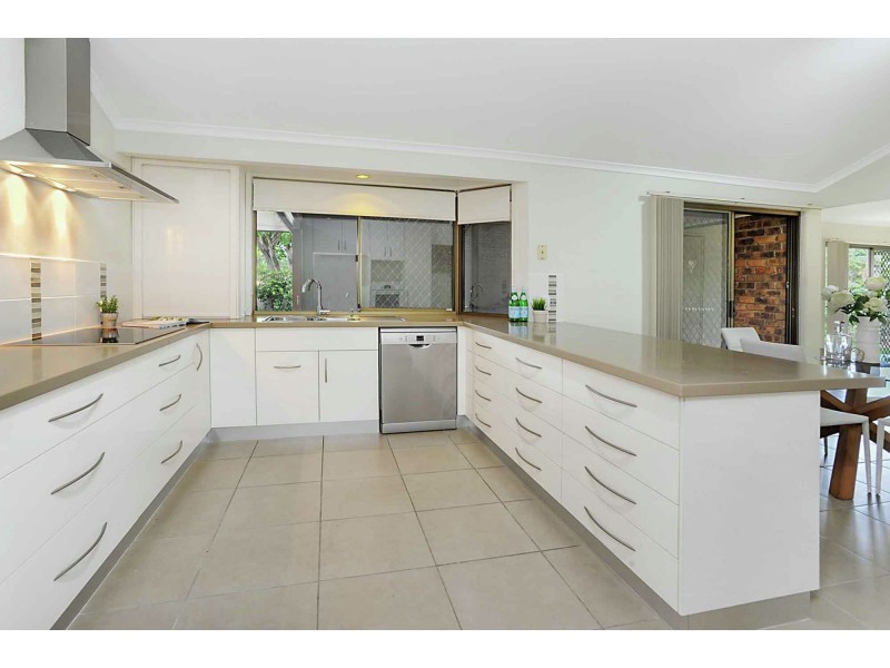 2 Harvey Place, Wishart QLD 4122