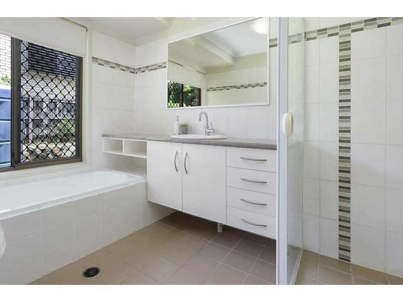 2 Harvey Place, Wishart QLD 4122