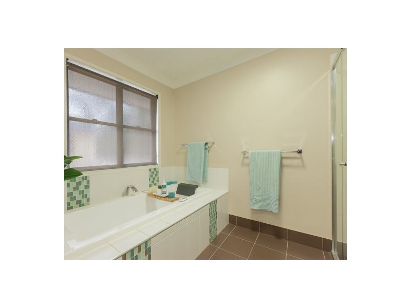 7 Samuel Street, Calamvale QLD 4116