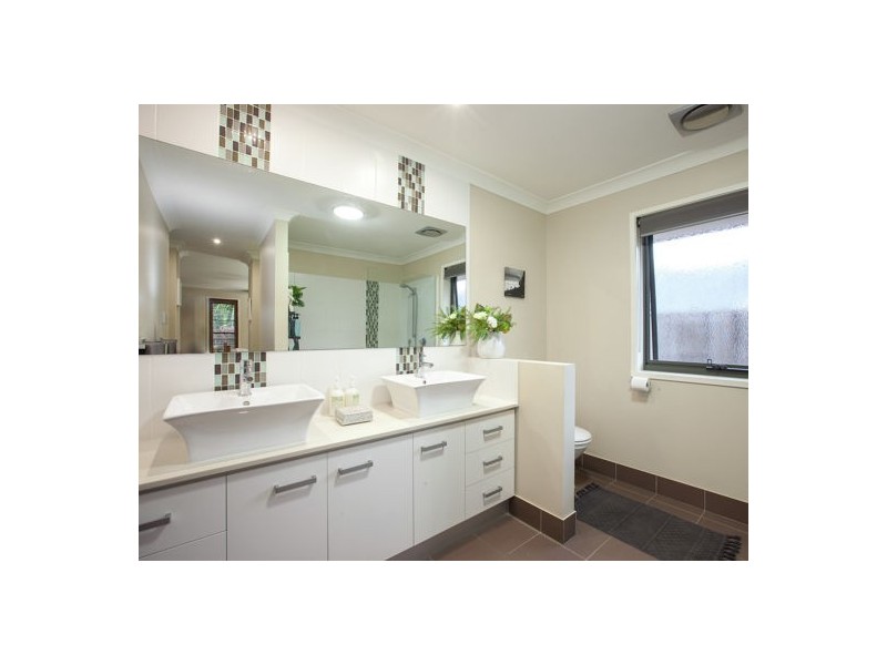 7 Samuel Street, Calamvale QLD 4116