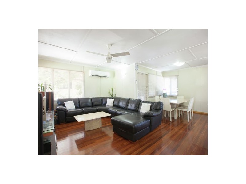 61 Mingera Street, Mansfield QLD 4122