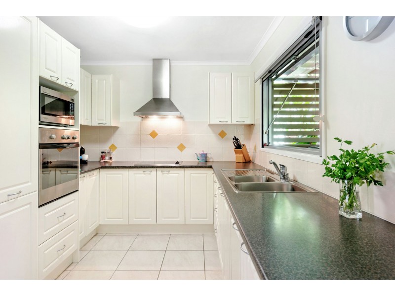 50 Boronia Avenue, Holland Park West QLD 4121