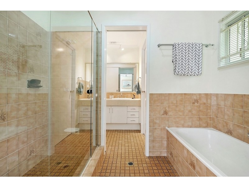 50 Boronia Avenue, Holland Park West QLD 4121