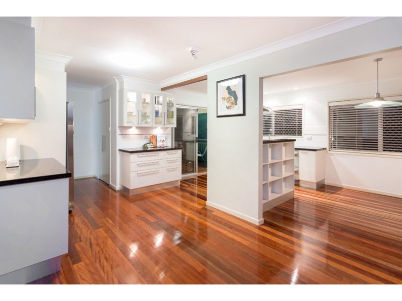 10 Aruma Street, Holland Park West QLD 4121