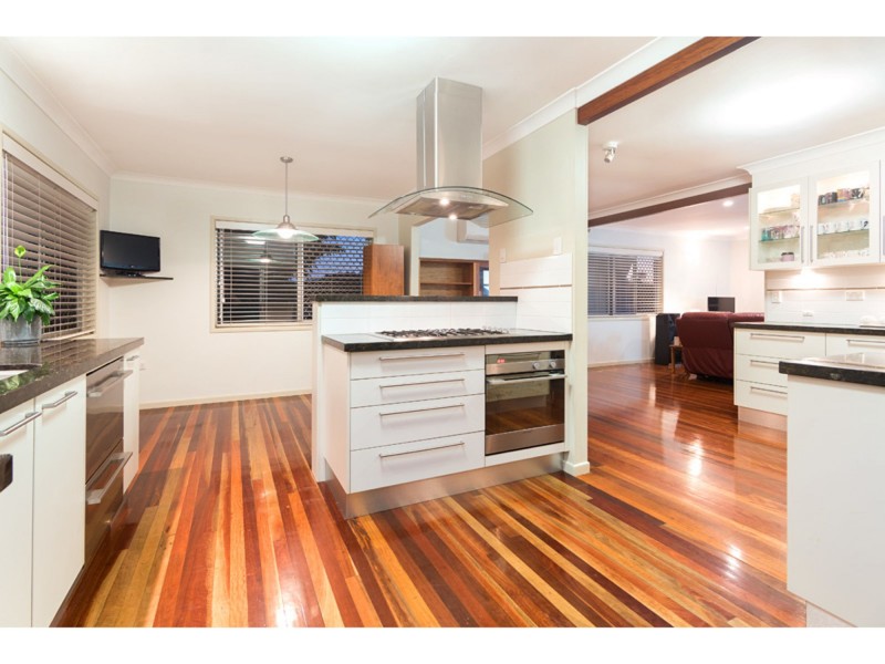 10 Aruma Street, Holland Park West QLD 4121