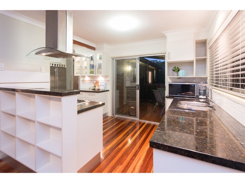10 Aruma Street, Holland Park West QLD 4121