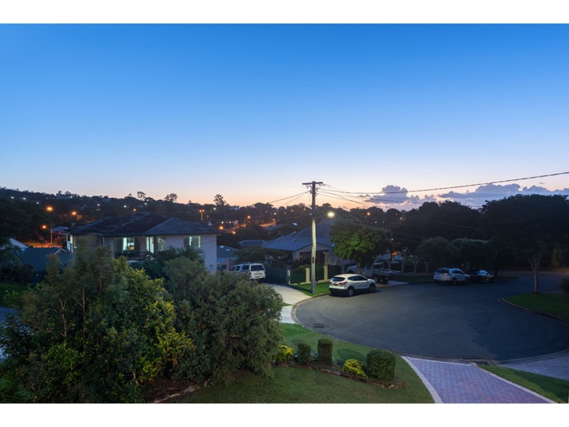 10 Aruma Street, Holland Park West QLD 4121