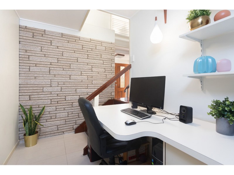 10 Aruma Street, Holland Park West QLD 4121