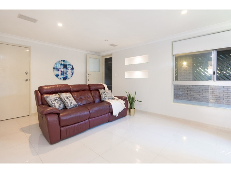 10 Aruma Street, Holland Park West QLD 4121
