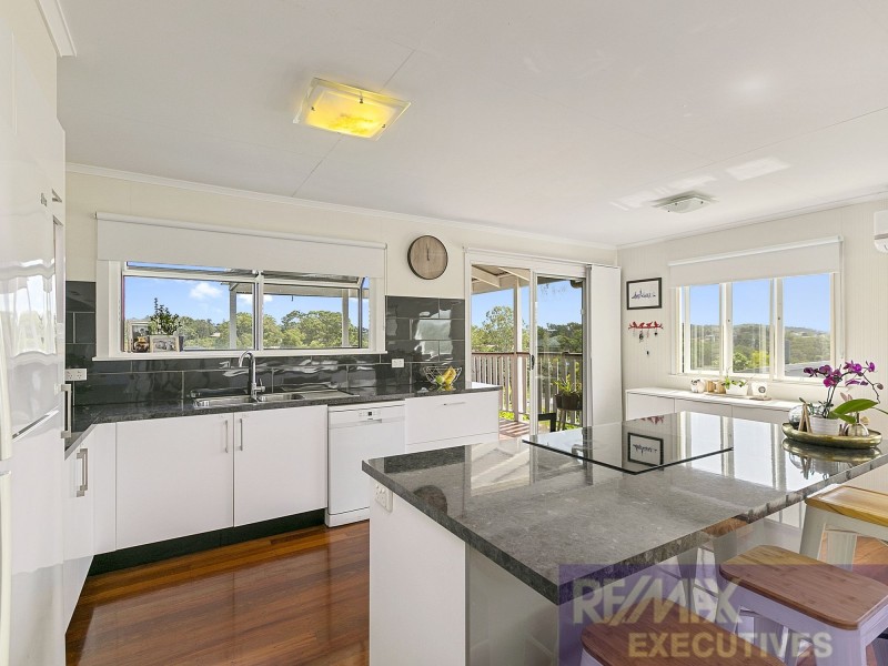 22 Pareena Crescent, Mansfield QLD 4122