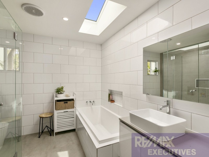 22 Pareena Crescent, Mansfield QLD 4122