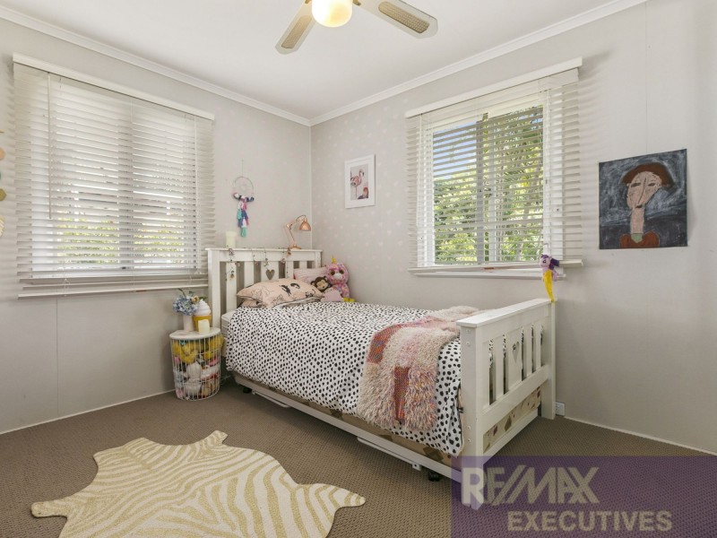 22 Pareena Crescent, Mansfield QLD 4122