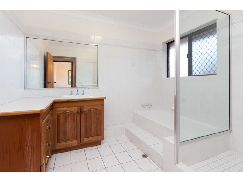 3 Pendennis Place, Carindale QLD 4152