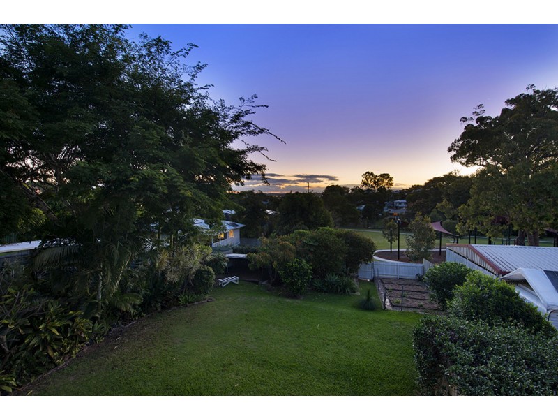 25 Robinson St, Moorooka QLD 4105