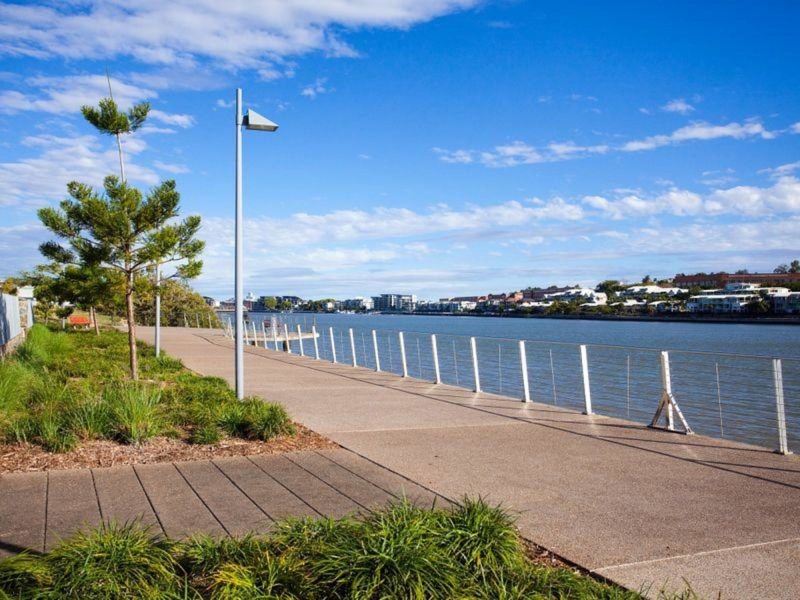 233/16 Waterline Crescent, Bulimba QLD 4171